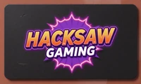 Hacksaw Gaming Provider-Logo mit Orange-Lila-Gl&uuml;hen und Rubbelkarten-Elementen